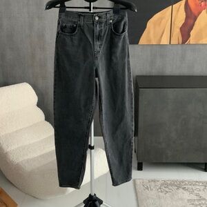 Levi's Women's used black wash High Loose Taper Jeans 25